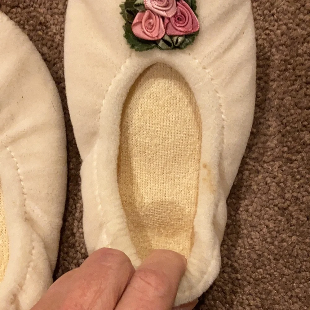 🌻5/$15-Vintage girls slippers ivory plush size 13-1 EUC